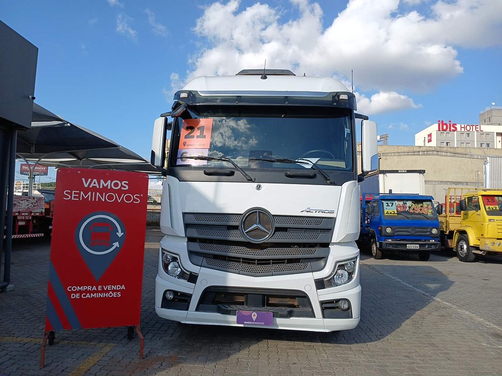 Caminhão MERCEDES BENZ MB 2548 Cavalo Mecânico ANO 2021 de Fernando Vamos Seminovos em São Paulo