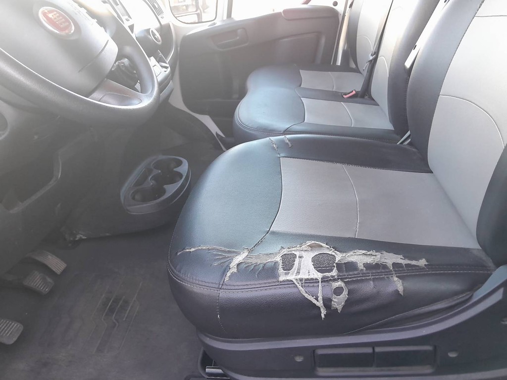 Caminhão ·UTILITÁRIO FIAT DUCATO MINIBUS 2.3 Passageiro ANO 2021 de Thiago Vamos Seminovos em São Paulo