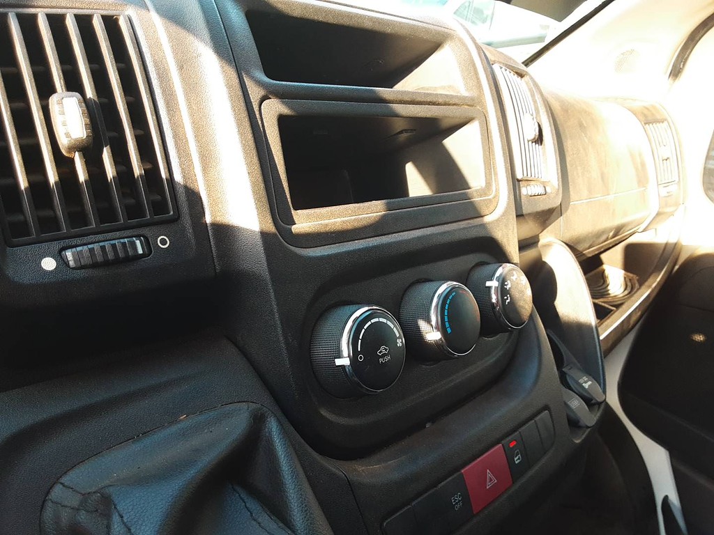 Caminhão ·UTILITÁRIO FIAT DUCATO CARGO 2.3 Baú Furgão ANO 2019 de Thiago Vamos Seminovos em São Paulo