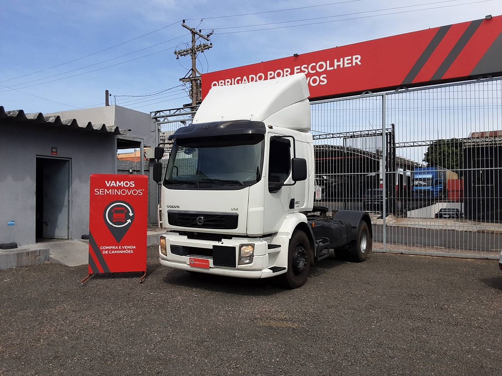 Caminhão VOLVO VM 330 Cavalo Mecânico ANO 2012 de Fernando Vamos Seminovos em São Paulo