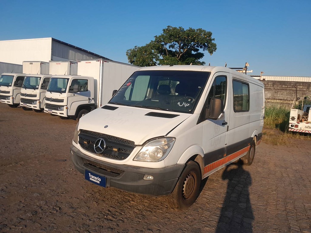 Caminhão ·UTILITÁRIO MERCEDES BENZ SPRINTER FURGÃO 311 Baú Furgão ANO 2016 de Fernando Vamos Seminovos em São Paulo