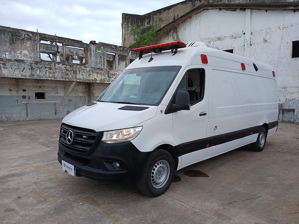 Caminhão ·UTILITÁRIO MERCEDES BENZ SPRINTER FURGÃO 416 Baú Furgão ANO 2020 de Fernando Vamos Seminovos em São Paulo
