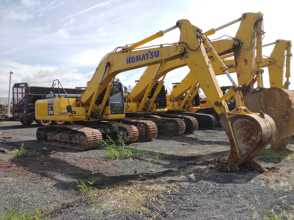 ESCAVADEIRA KOMATSU PC210 ANO 2022 de Fernando Vamos Seminovos em São Paulo