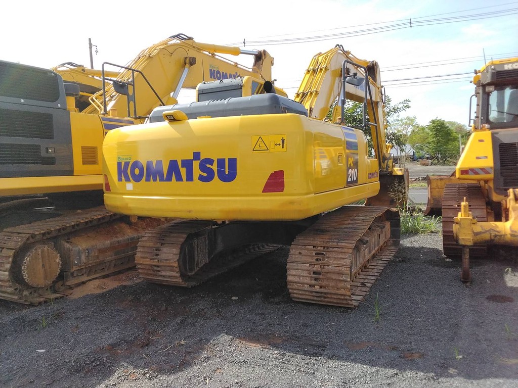 ESCAVADEIRA KOMATSU PC210 ANO 2022 de Fernando Vamos Seminovos em São Paulo