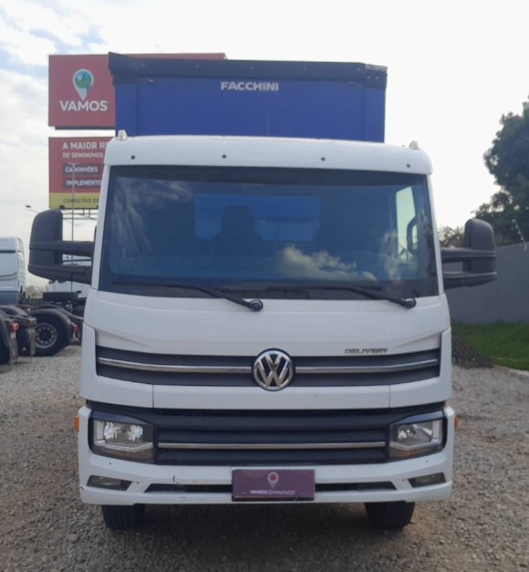 Caminhão VOLKSWAGEN VW 11180 Baú Sider ANO 2021 de Thiago Vamos Seminovos em São Paulo