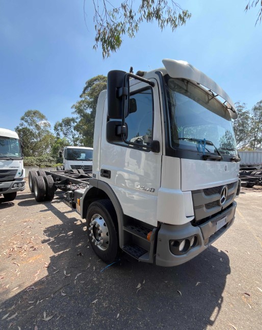 Caminhão MERCEDES BENZ MB 2430 Chassis ANO 2022 de Thiago Vamos Seminovos em São Paulo