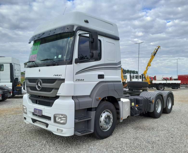 Cavalo Mecânico MERCEDES BENZ MB 2644 Chassis ANO 2022 de Thiago Vamos Seminovos em São Paulo
