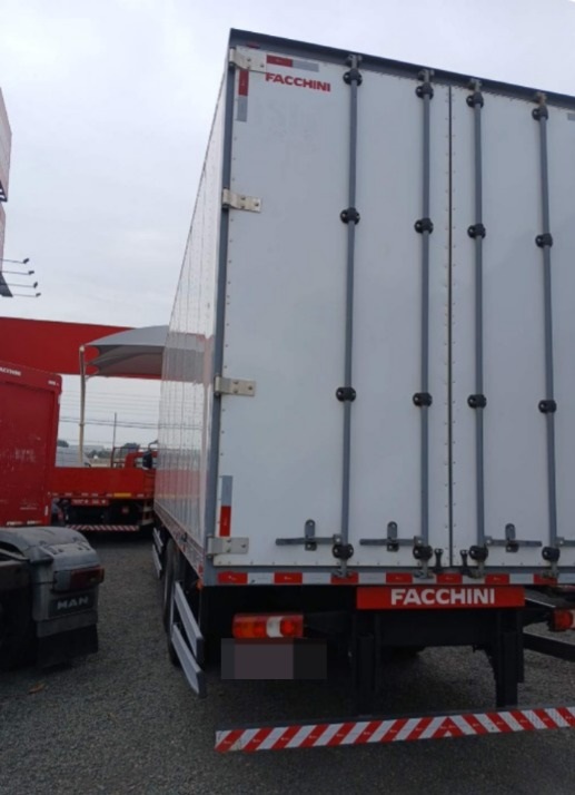 Caminhão MERCEDES BENZ MB 2426 Baú Furgão ANO de Thiago Vamos Seminovos em São Paulo