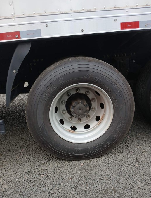 Caminhão MERCEDES BENZ MB 2426 Baú Furgão ANO de Thiago Vamos Seminovos em São Paulo