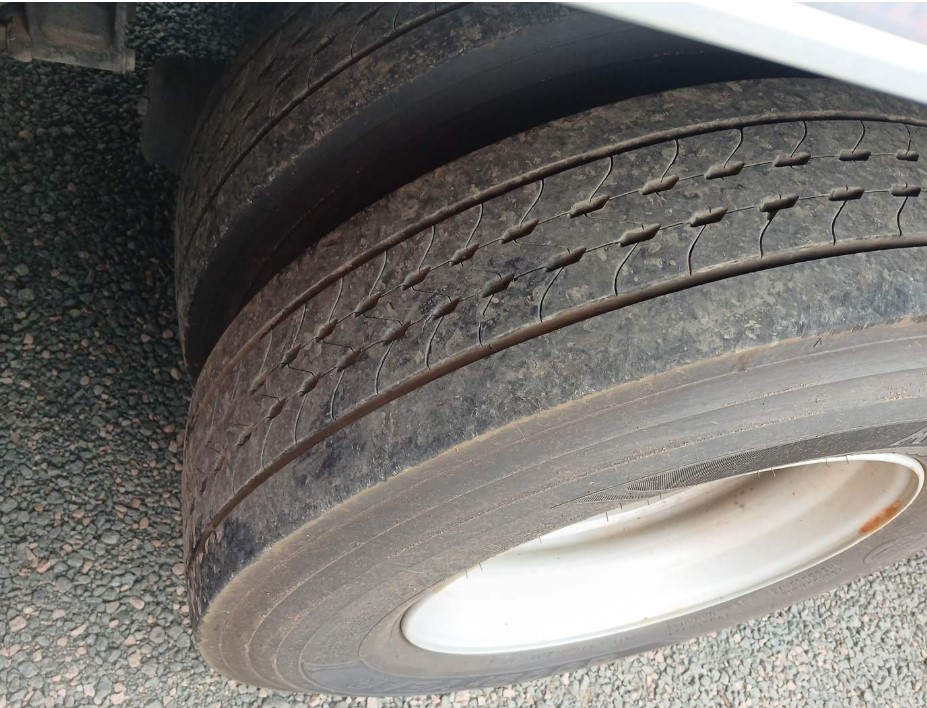 Caminhão MERCEDES BENZ MB 2426 Baú Furgão ANO de Thiago Vamos Seminovos em São Paulo