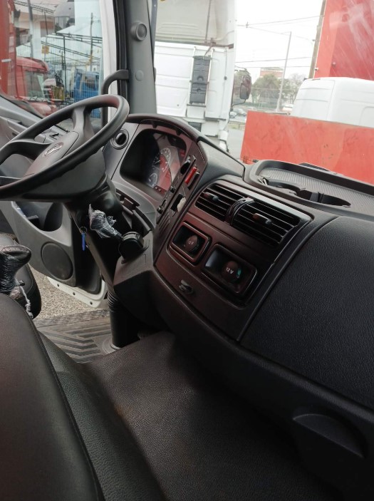 Caminhão MERCEDES BENZ MB 2426 Baú Furgão ANO de Thiago Vamos Seminovos em São Paulo