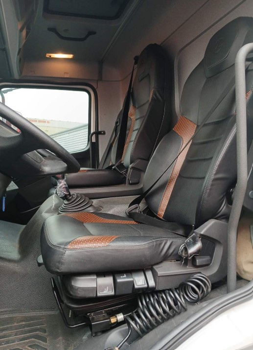 Caminhão MERCEDES BENZ MB 2426 Baú Furgão ANO de Thiago Vamos Seminovos em São Paulo