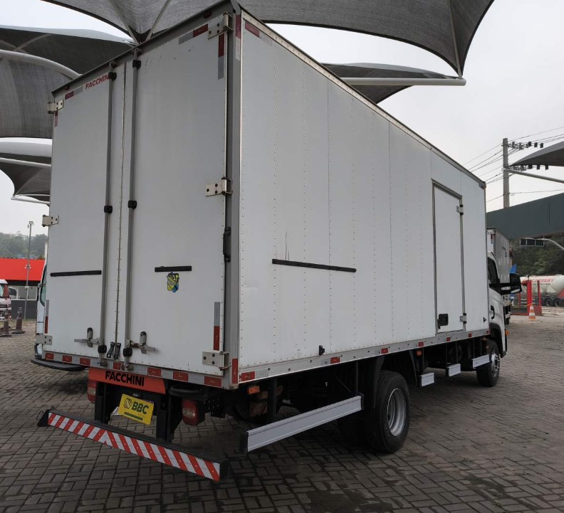 Caminhão VOLKSWAGEN VW 11180 Baú Furgão ANO 2021 de Thiago Vamos Seminovos em São Paulo