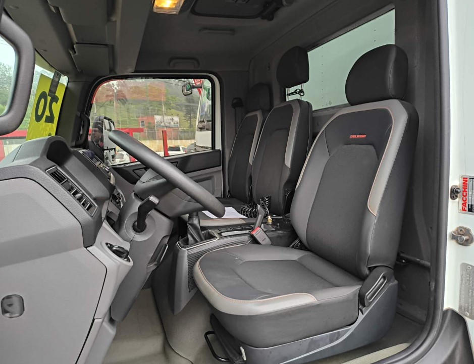 Caminhão VOLKSWAGEN VW 11180 Baú Furgão ANO 2021 de Thiago Vamos Seminovos em São Paulo