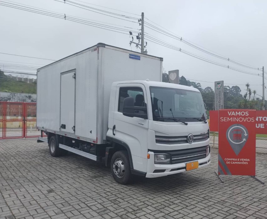 Caminhão VOLKSWAGEN VW 6160 Baú Furgão ANO 2022 de Thiago Vamos Seminovos em São Paulo