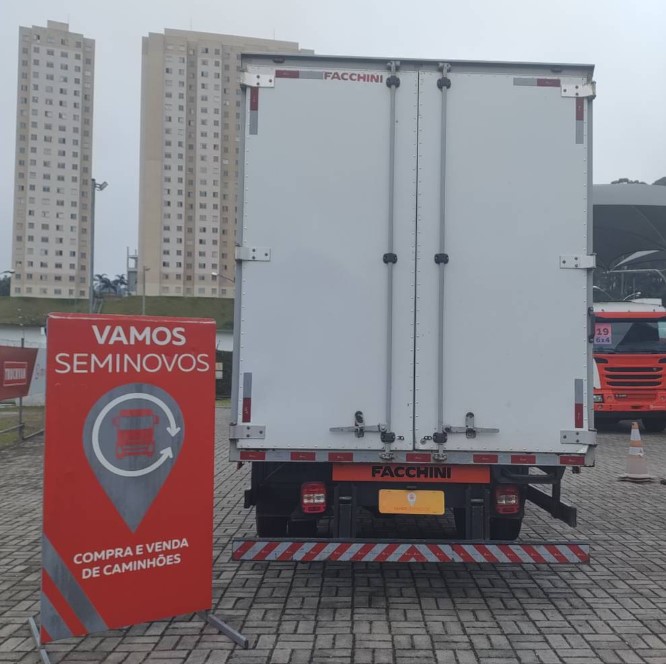 Caminhão VOLKSWAGEN VW 6160 Baú Furgão ANO 2022 de Thiago Vamos Seminovos em São Paulo