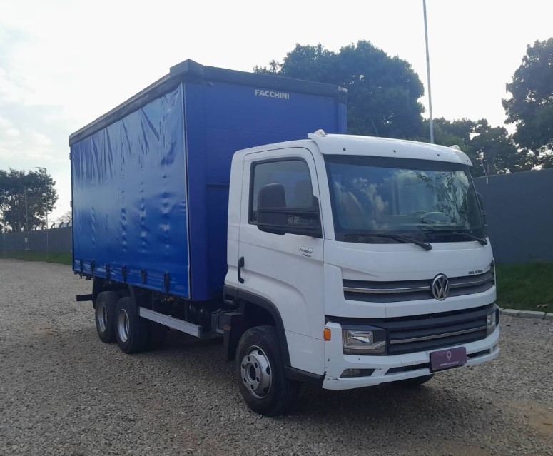Caminhão VOLKSWAGEN VW 11180 Baú Sider ANO 2021 de Thiago Vamos Seminovos em São Paulo