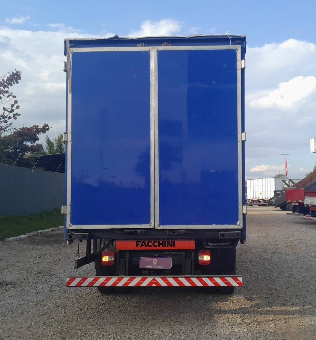 Caminhão VOLKSWAGEN VW 11180 Baú Sider ANO 2021 de Thiago Vamos Seminovos em São Paulo