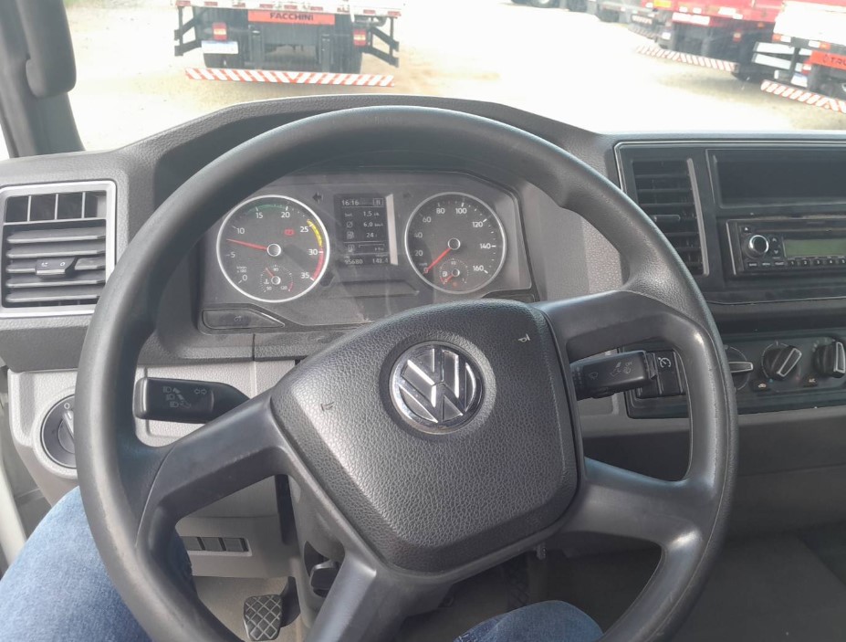 Caminhão VOLKSWAGEN VW 11180 Baú Sider ANO 2021 de Thiago Vamos Seminovos em São Paulo