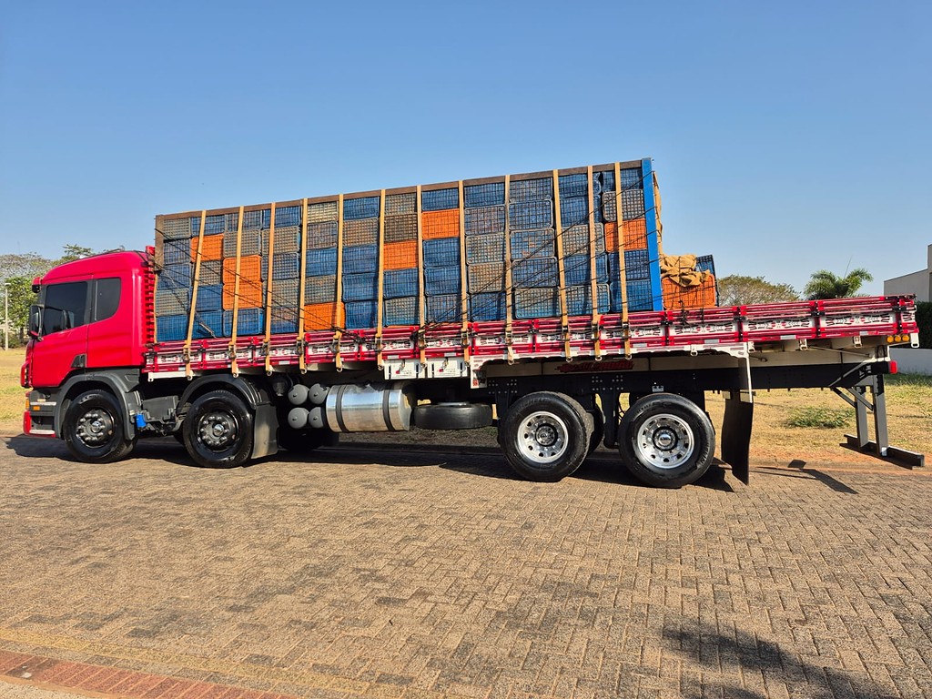 Caminhão SCANIA P310 Carga Seca ANO 2013 de Ponce Sanches Transportes em São Paulo