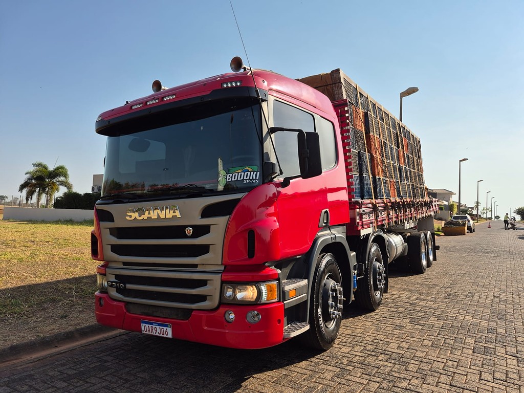 Caminhão SCANIA P310 Carga Seca ANO 2013 de Ponce Sanches Transportes em São Paulo