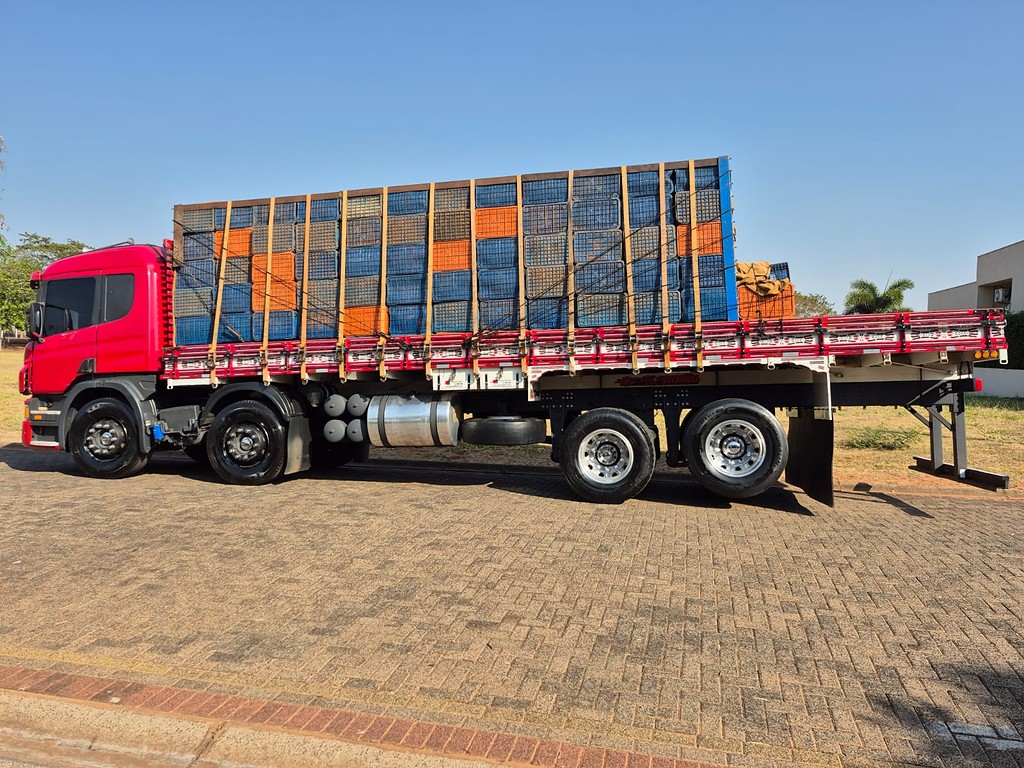 Caminhão SCANIA P310 Carga Seca ANO 2013 de Ponce Sanches Transportes em São Paulo