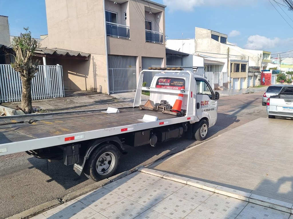 Caminhão KIA BONGO K-2500 Plataforma Guincho ANO 2012 de Marcelo Maia no Paraná