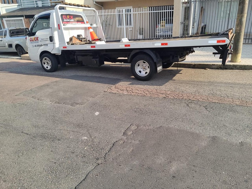 Caminhão KIA BONGO K-2500 Plataforma Guincho ANO 2012 de Marcelo Maia no Paraná