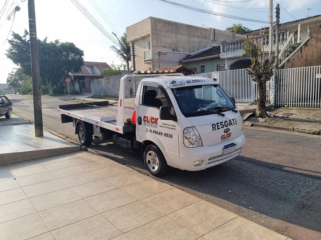 Caminhão KIA BONGO K-2500 Plataforma Guincho ANO 2012 de Marcelo Maia no Paraná