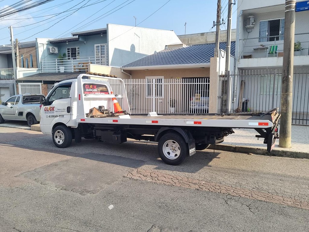Caminhão KIA BONGO K-2500 Plataforma Guincho ANO 2012 de Marcelo Maia no Paraná