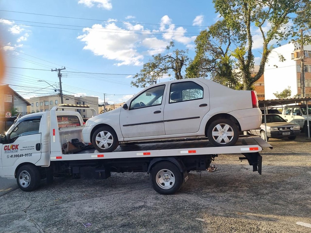 Caminhão KIA BONGO K-2500 Plataforma Guincho ANO 2012 de Marcelo Maia no Paraná