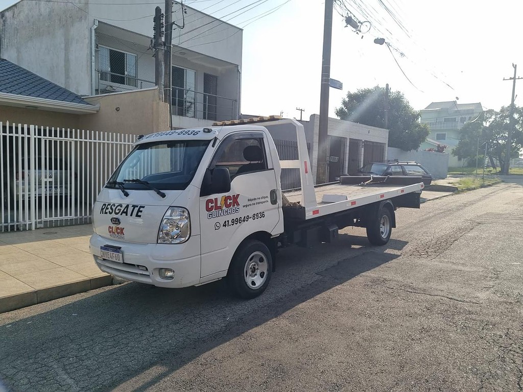 Caminhão KIA BONGO K-2500 Plataforma Guincho ANO 2012 de Marcelo Maia no Paraná