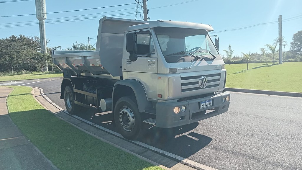 Caminhão VOLKSWAGEN VW 17190 Caçamba Basculante ANO 2015 de FBM Caminhões em São Paulo