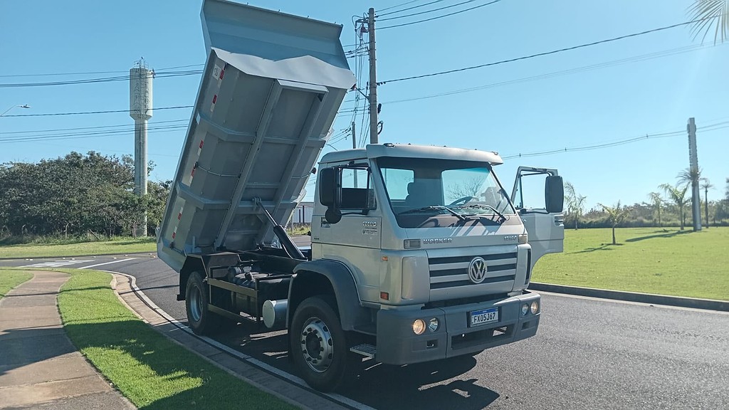 Caminhão VOLKSWAGEN VW 17190 Caçamba Basculante ANO 2015 de FBM Caminhões em São Paulo