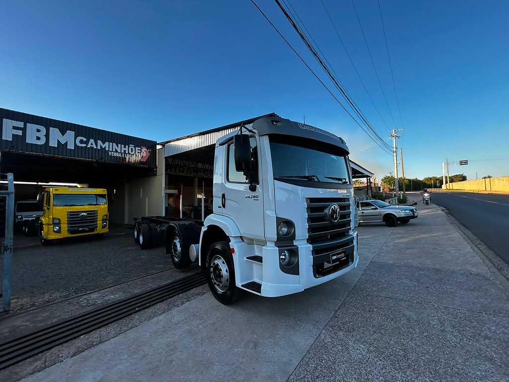 Caminhão VOLKSWAGEN VW 24280 Chassis ANO 2021 de FBM Caminhões em São Paulo