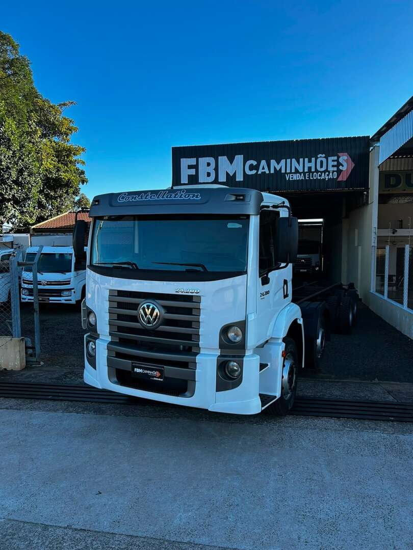 Caminhão VOLKSWAGEN VW 24280 Chassis ANO 2021 de FBM Caminhões em São Paulo