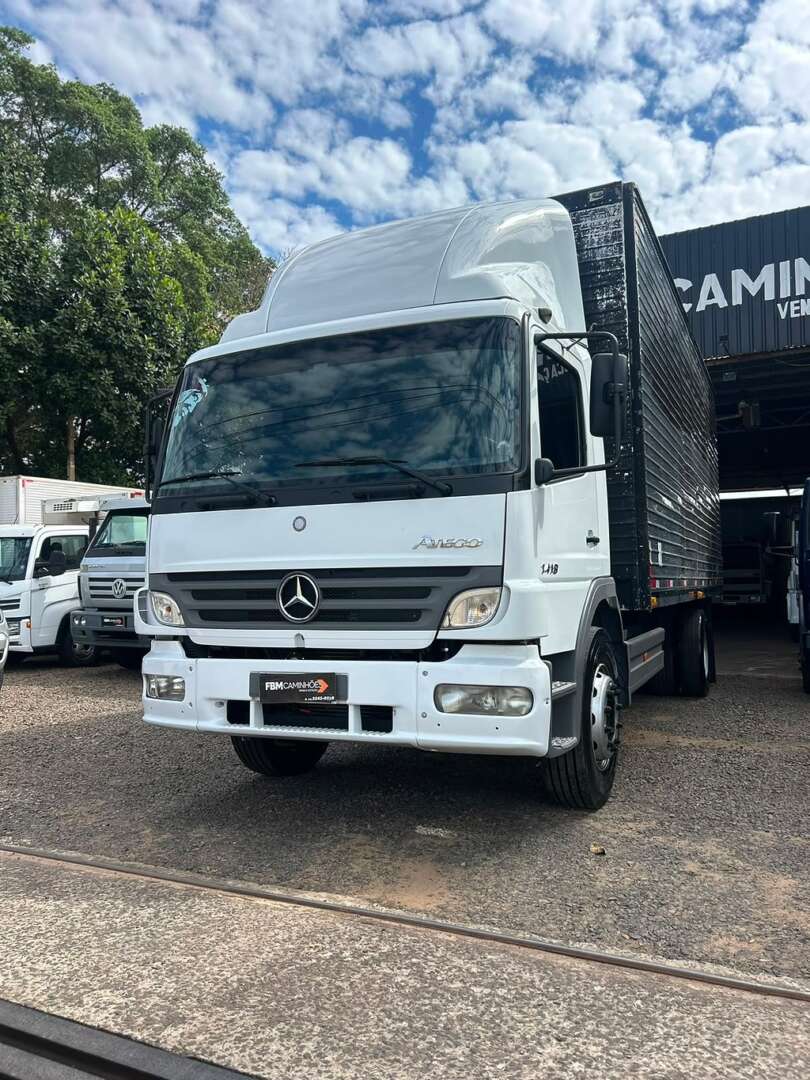 Caminhão MERCEDES BENZ MB 1418 Baú Furgão ANO 2005 de FBM Caminhões em São Paulo