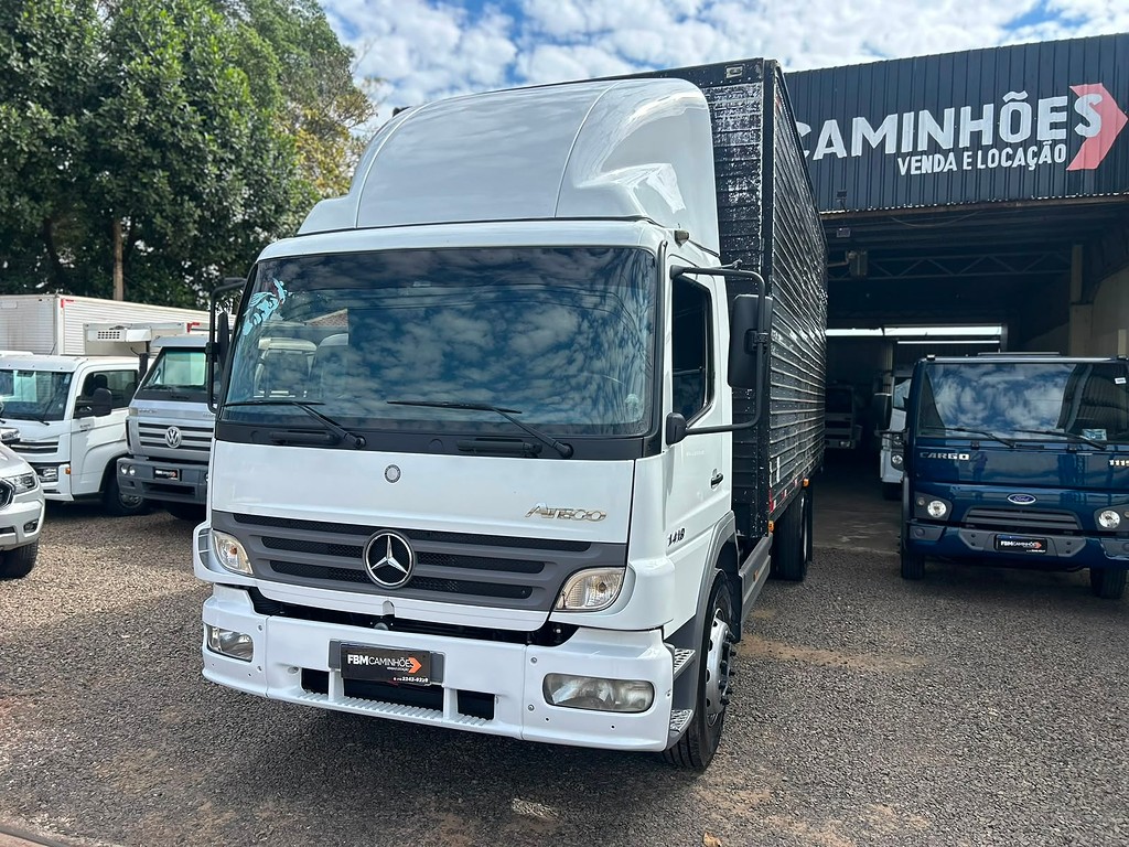 Caminhão MERCEDES BENZ MB 1418 Baú Furgão ANO 2005 de FBM Caminhões em São Paulo