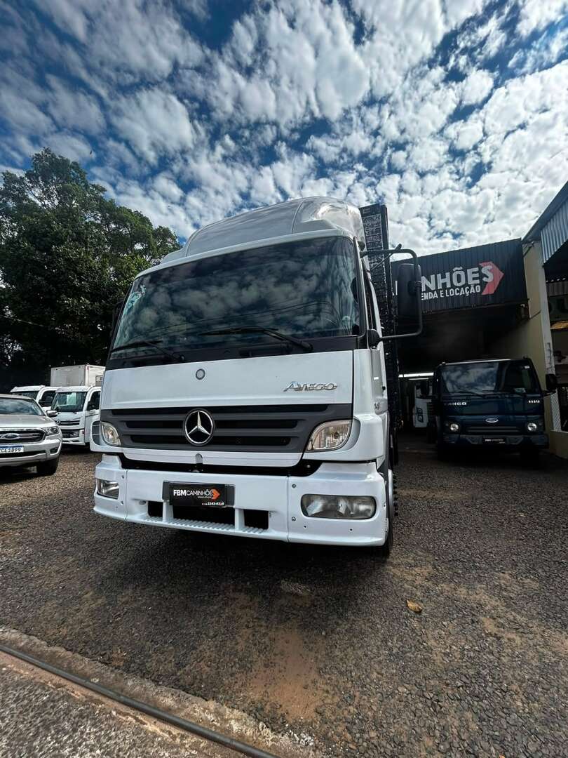 Caminhão MERCEDES BENZ MB 1418 Baú Furgão ANO 2005 de FBM Caminhões em São Paulo