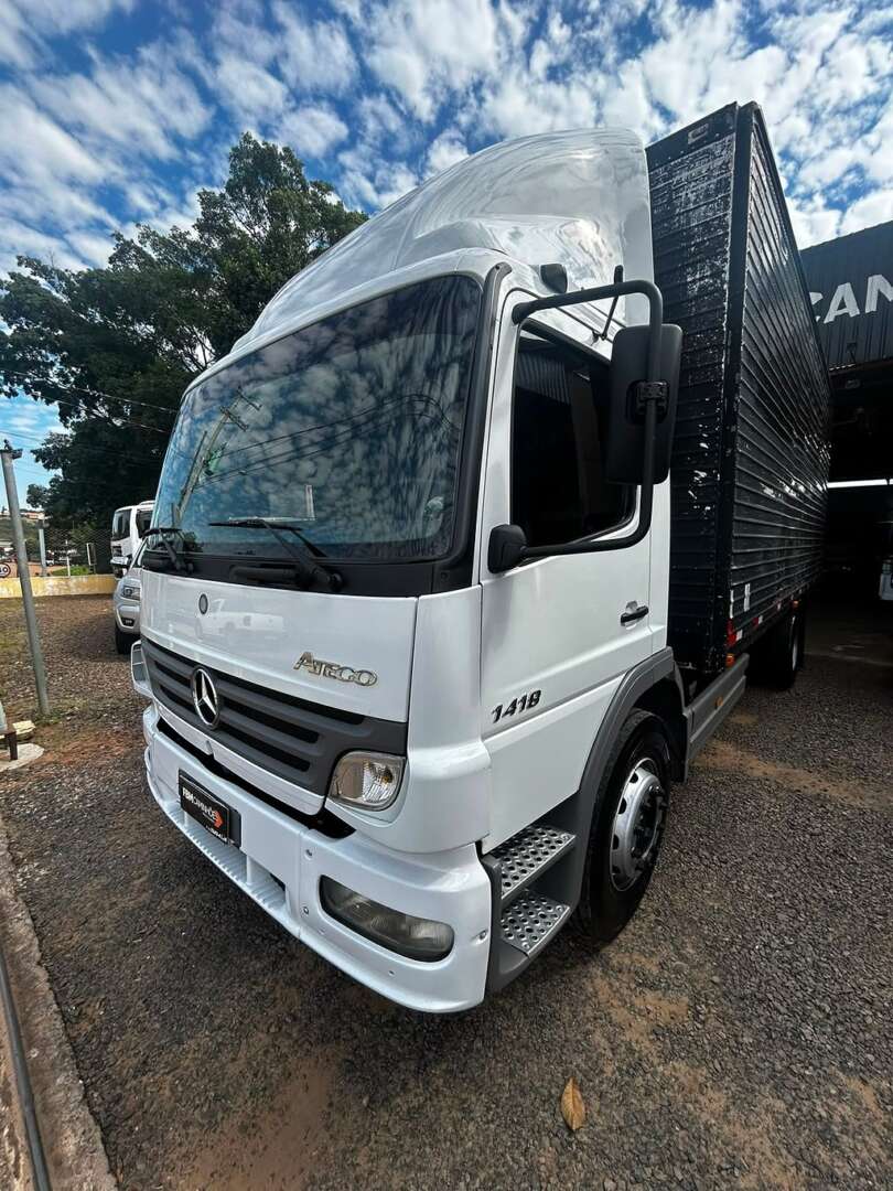 Caminhão MERCEDES BENZ MB 1418 Baú Furgão ANO 2005 de FBM Caminhões em São Paulo
