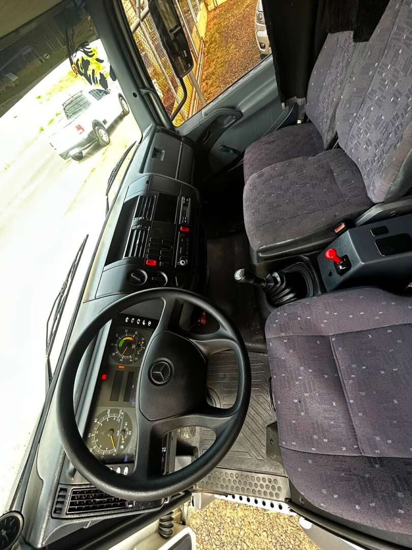 Caminhão MERCEDES BENZ MB 1418 Baú Furgão ANO 2005 de FBM Caminhões em São Paulo