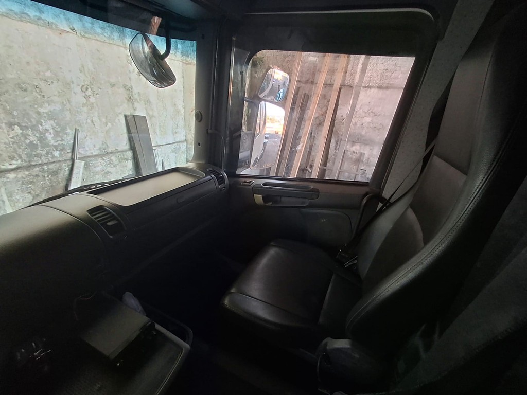 Caminhão SCANIA 440 Cavalo Mecânico ANO 2015 de Saliba Transportadora na Santa Catarina