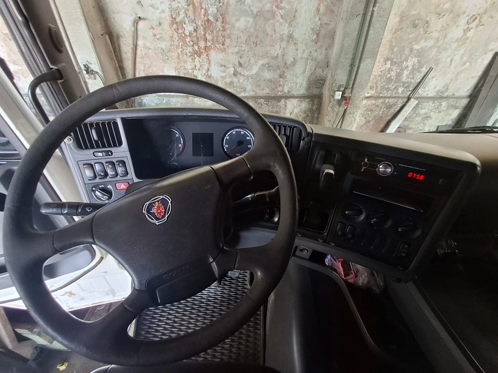 Caminhão SCANIA 440 Cavalo Mecânico ANO 2015 de Saliba Transportadora na Santa Catarina