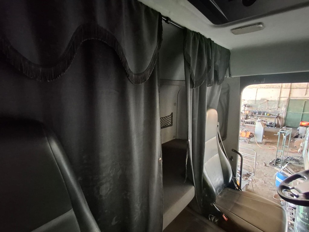 Caminhão SCANIA 440 Cavalo Mecânico ANO 2015 de Saliba Transportadora na Santa Catarina