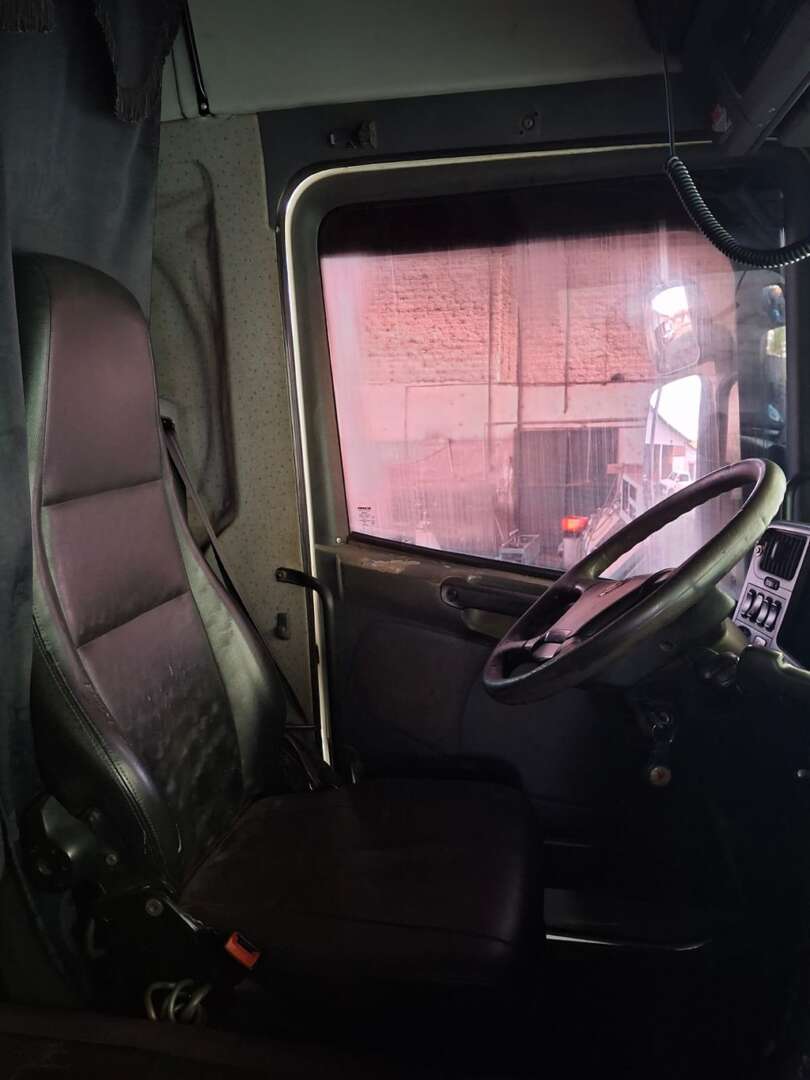 Caminhão SCANIA 440 Cavalo Mecânico ANO 2015 de Saliba Transportadora na Santa Catarina