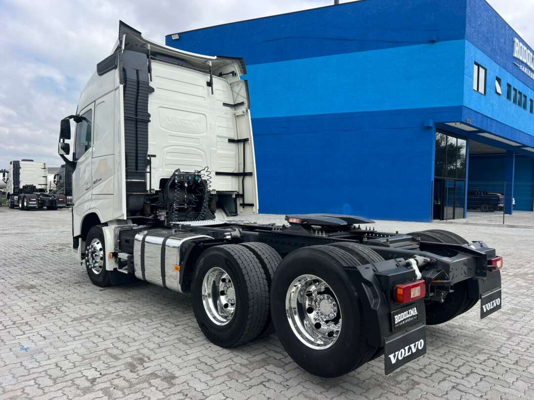 Caminhão VOLVO FH 460 Cavalo Mecânico ANO 2021 de Rodolima Caminhoes no Paraná