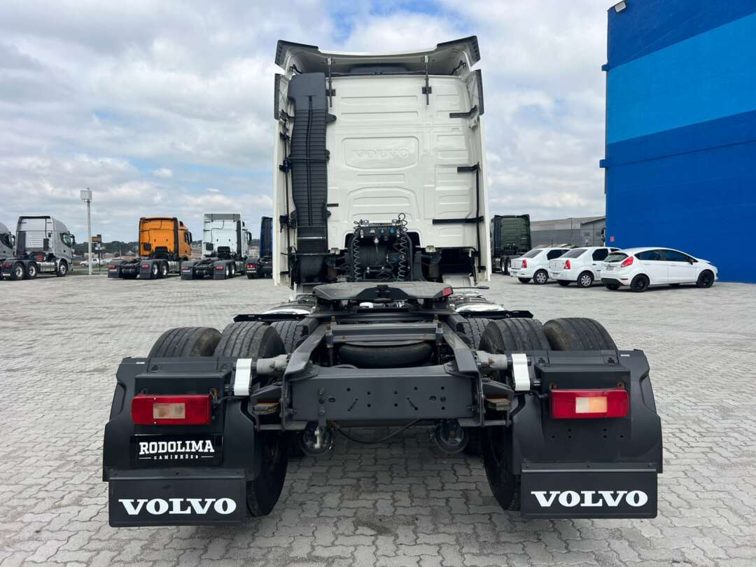 Caminhão VOLVO FH 460 Cavalo Mecânico ANO 2021 de Rodolima Caminhoes no Paraná