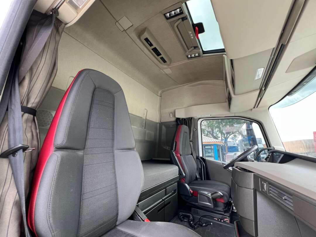 Caminhão VOLVO FH 460 Cavalo Mecânico ANO 2021 de Rodolima Caminhoes no Paraná