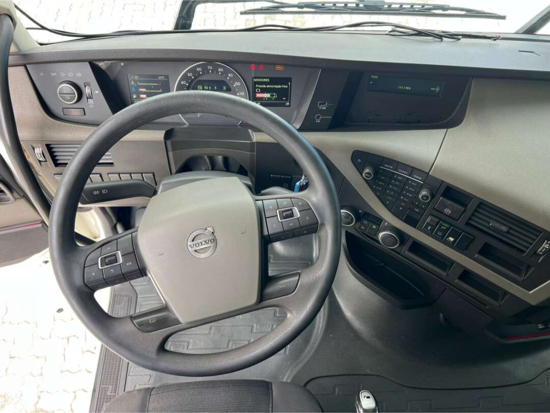 Caminhão VOLVO FH 460 Cavalo Mecânico ANO 2021 de Rodolima Caminhoes no Paraná