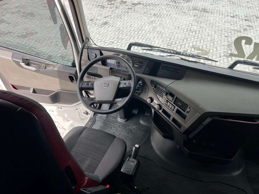 Caminhão VOLVO FH 460 Cavalo Mecânico ANO 2021 de Rodolima Caminhoes no Paraná